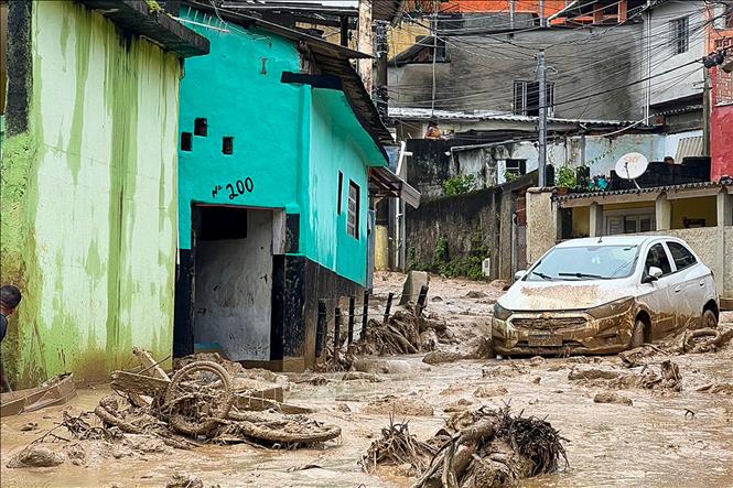 Trong ảnh: Thiệt hại do mưa lũ gây ra tại thành phố Sao Sebastiao, bang Sao Paulo, Brazil ngày 19/2/2023. Ảnh: AFP/TTXVN