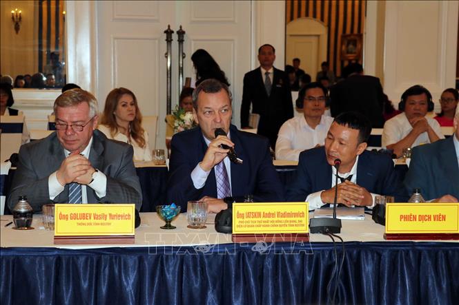 First Deputy Speaker of the Russian Federation Council Andrey Yatskin speaks at the meeting. VNA Photo: Đoàn Mạnh Dương