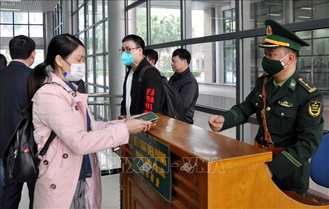 People complete exit-entry procedures at the Mong Cai Gate. Photo by courtesy/VNA 