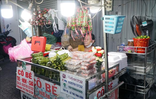 A food shop in Nguyen Thuong Hien food street in District 3, Ho Chi Minh City. VNA Photo: Thu Hương