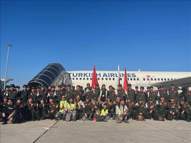 The search and rescue team of the Vietnam People’s Army (VPA) before leaving Turkey on February 22. VNA Photo: Hải Linh