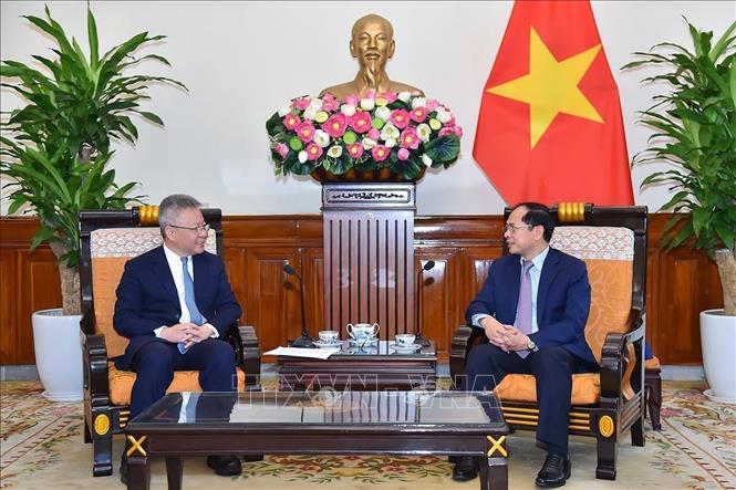 Minister of Foreign Affairs Bui Thanh Son receives the Secretary of the Party Committee of China’s Hainan province, Shen Xiaoming, in Hanoi on February 22. Photo by courtersy/VNA