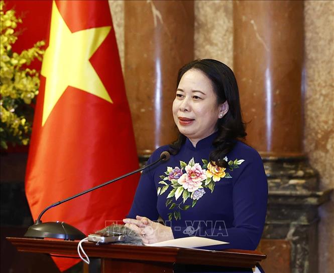 Acting President Vo Thi Anh Xuan on February 23 meets with doctors and officials of the health sector on the occasion of the 68th Vietnamese Doctors' Day (February 27, 1955 - 2023). VNA Photo: Thống Nhất