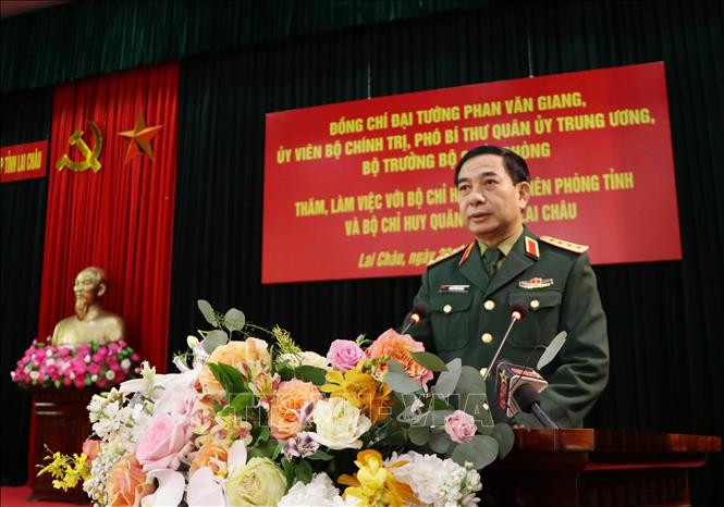 Bộ trưởng Bộ Quốc phòng Phan Văn Giang phát biểu tại buổi làm việc với Bộ Chỉ huy Bộ đội Biên phòng tỉnh Lai Châu. Ảnh: Nguyễn Oanh-TTXVN