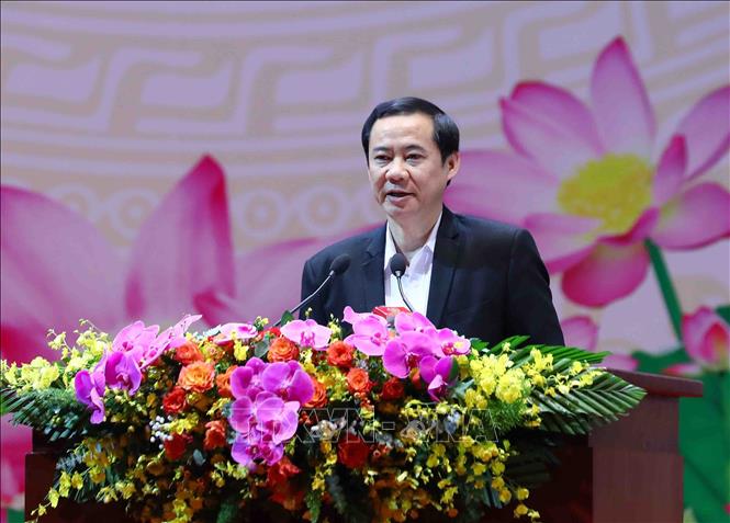 Đồng chí Nguyễn Thái Học, Phó Ban Nội chính Trung ương giới thiệu cuốn sách của Tổng Bí thư Nguyễn Phú Trọng “Kiên quyết, kiên trì đấu tranh phòng, chống tham nhũng, tiêu cực, góp phần xây dựng Đảng và Nhà nước ta ngày càng trong sạch, vững mạnh”. Ảnh: Phạm Kiên - TTXVN
