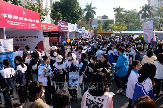 Trong ảnh: Quang cảnh chương trình tư vấn. Ảnh: TTXVN phát