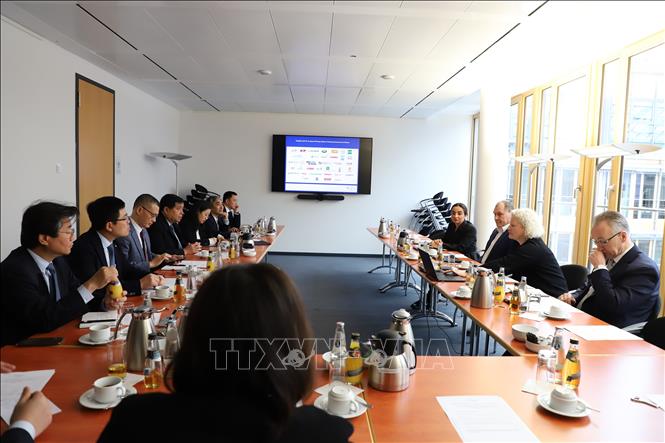 A view of the meeting between the Vietnamese delegation and the German Agribusiness Alliance. VNA Photo: Phương Hoa