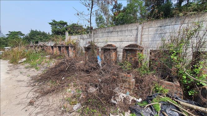 Trong ảnh: Nghĩa trang Núi Trống, thuộc địa bàn phường Khai Quang, thành phố Vĩnh Yên, rộng khoảng 10 ha đang trong tình trạng quá tải. Ảnh: Nguyễn Trọng Lịch- TTXVN