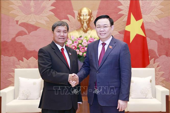 National Assembly Chairman Vuong Dinh Hue receives Lao NA Vice Chairman Khambay Damlath in Hanoi on February 28. VNA Photo: Doãn Tấn