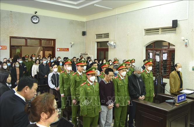 Trong ảnh: Các bị cáo, những người có nghĩa vụ liên quan tại phiên tòa. Ảnh: Xuân Tư – TTXVN