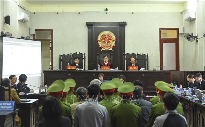 Trong ảnh: Quang cảnh phiên tòa. Ảnh: Xuân Tư – TTXVN