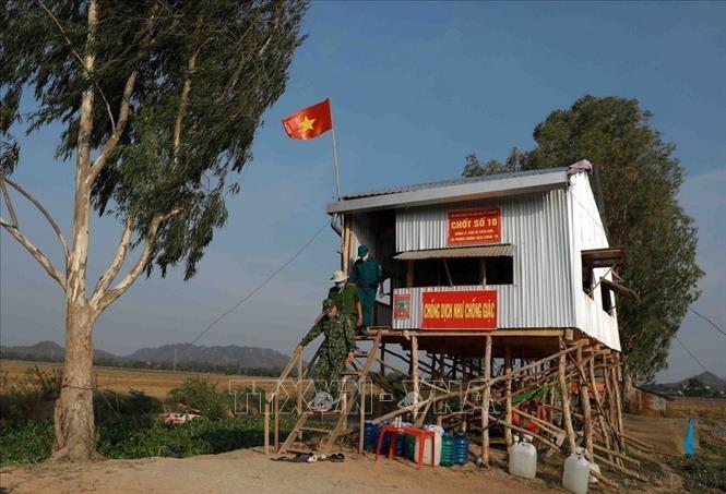 Bộ đội Biên phòng An Giang tăng cường tuần tra khu vực biên giới Tây Nam nhằm ngăn chặn người nhập cảnh trái phép. Ảnh: TTXVN