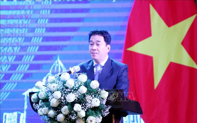 Trong ảnh: Ông Nguyễn Long Biên, Phó Chủ tịch UBND tỉnh Ninh Thuận, thông tin cụ thể về tình hình quan hệ hợp tác giữa Ninh Thuận và Ấn Độ. Ảnh: Đặng Tuấn - TTXVN
