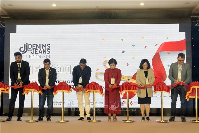 The opening ceremony of the Denimsandjeans Vietnam Show. VNA Photo: Mỹ Phương