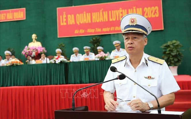 Chuẩn đô đốc Phạm Mạnh Hùng phát biểu tại Lễ ra quân huấn luyện. Ảnh: TTXVN phát 