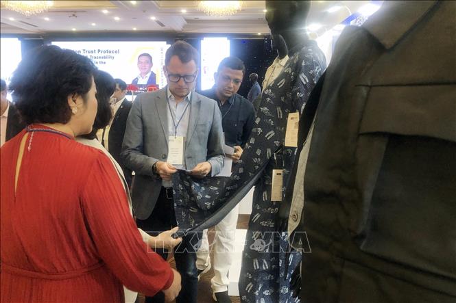 Denim ao dai (traiditional long dress) displayed at the expo. VNA Photo: Mỹ Phương