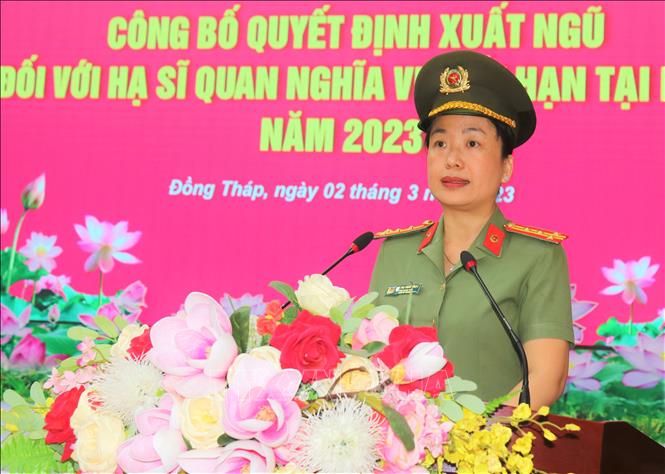 Đại tá Võ Thị Hoài Ngọc, Phó Giám đốc Công an tỉnh Đồng Tháp phát biểu tại buổi lễ. Ảnh: TTXVN phát