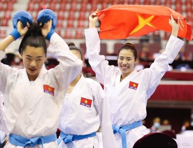  Những “bông hồng thép” Karate đã đóng góp to lớn cho thành công rực rỡ của đoàn thể thao Việt Nam tại Sea Games 31. Ảnh: Thanh Tùng - TTXVN
