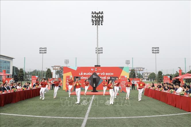 Quang cảnh lễ rước Cúp. Ảnh: Minh Quyết - TTXVN