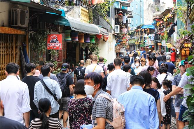 Vào 2 ngày nghỉ cuối tuần Thứ Bảy và Chủ nhật, lượng khách nước ngoài đến 