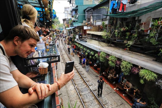 Nhiều du khách nước ngoài đến Hà Nội đều muốn được một lần trải nghiệm 