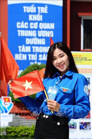 Ca sĩ Nguyễn Thị Ngọc Hà là gương mặt năng nổ trong hoạt động Đoàn ở cơ sở. Ảnh: Minh Đức - TTXVN