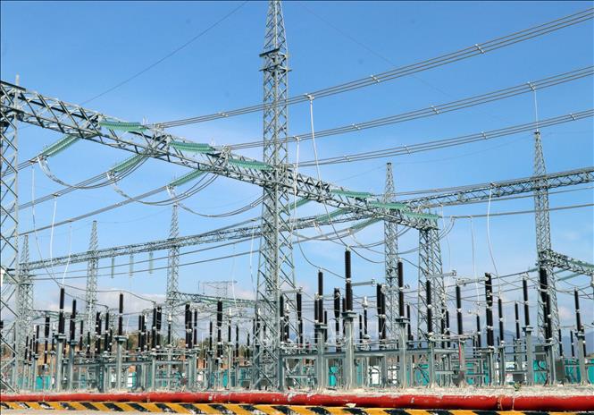 Dự án Nhà máy điện mặt trời 450 MW kết hợp với trạm biến áp và đường dây 500 kV là dự án có điều kiện do tư nhân đầu tư giúp giải tỏa công suất cho các dự án năng lượng trên địa bàn tỉnh và khu vực. Ảnh: Công Thử - TTXVN