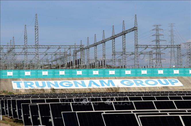 Dự án Nhà máy điện mặt trời 450 MW kết hợp với trạm biến áp và đường dây 500 kV là dự án có điều kiện nhưng phần công suất 172/450 MW chưa được huy động nối lưới…, gây thiệt hại cho doanh nghiệp. Ảnh: Công Thử - TTXVN