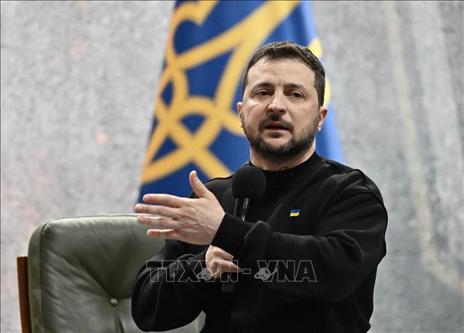 (Tư liệu) Tổng thống Ukraine Volodymyr Zelensky phát biểu tại cuộc họp báo ở Kiev. Ảnh: AFP/ TTXVN