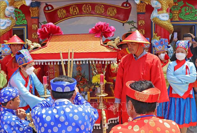 Ca Ong is a deity who helps them overcome all hazards at sea, and so fishermen pray to the whale for a safe trip every time they go fishing. VNA Photo: Huỳnh Anh