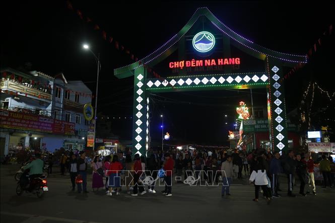 Trong ảnh: Chợ đêm Na Hang (Tuyên Quang). Ảnh: Nam Sương - TTXVN