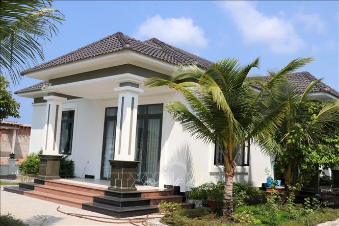 Trong ảnh: Công trình biệt thự xây dựng vi phạm trên đất rừng phòng hộ. Ảnh: Lê Huy Hải - TTXVN