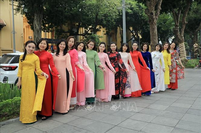 Các nữ công chức, viên chức lao động Ban Kế hoạch - Tài vụ hưởng ứng 