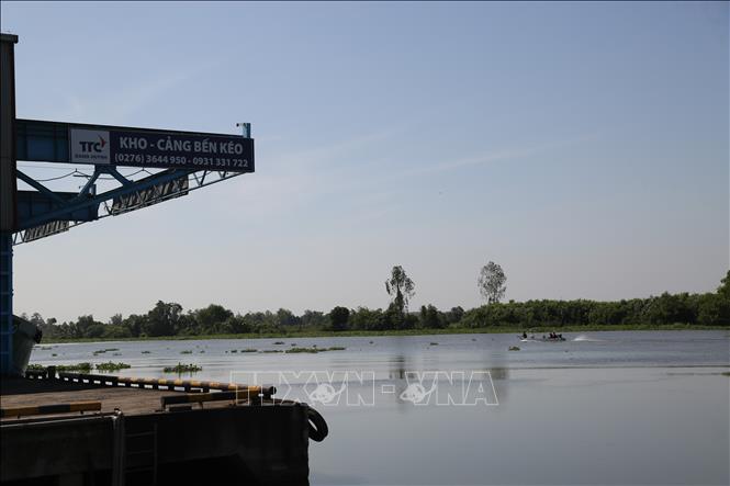 Cảng Bến Kéo thuộc địa phận xã Long Thành Nam, thị xã Hòa Thành, tỉnh Tây Ninh đã thông thoáng. Ảnh: Thanh Tân - TTXVN