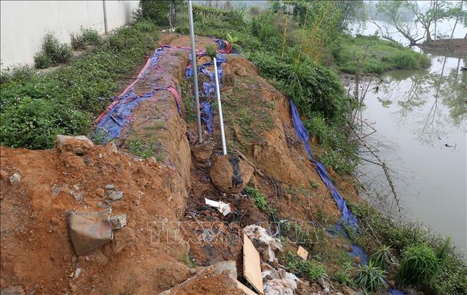 Trong ảnh: Tại hiện trường vị trí sụt lún tại trường THCS số 1 Phố Ràng. Ảnh: Quốc Khánh - TTXVN