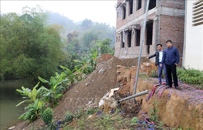 Trong ảnh: Tại hiện trường vị trí sụt lún tại trường THCS số 1 Phồ Ràng. Ảnh: Quốc Khánh - TTXVN