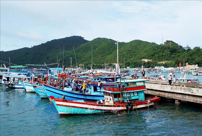 Trong ảnh: Tàu cá neo đậu tại cảng cá xã An Sơn, huyện đảo Kiên Hải. Ảnh: Hồng Đạt - TTXVN

