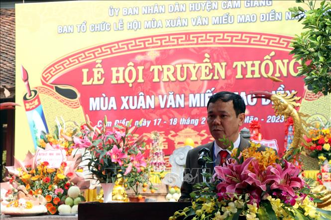 Trong ảnh: Phó Chủ tịch thường trực huyện Cẩm Giàng Nguyễn Văn Công phát biểu khai hội. Ảnh: Mạnh Tú - TTXVN