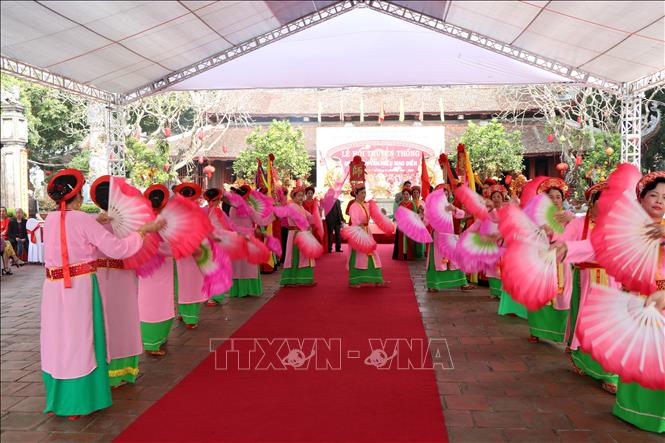 Trong ảnh: Lễ chữ dâng Thánh. Ảnh: Mạnh Tú - TTXVN