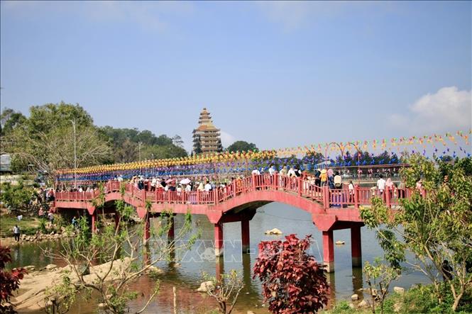 Tourists visit the Nui Cam Tourist Site in Tinh Bien district. VNA Photo: Thanh Sang