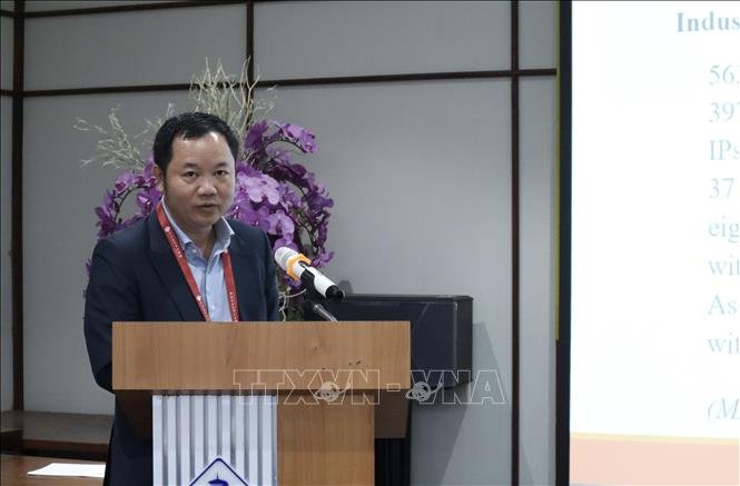 First Secretary in charge of the Vietnam Trade Office in Singapore Cao Xuan Thang speaks at the conference. VNA Photo: Xuân Anh 