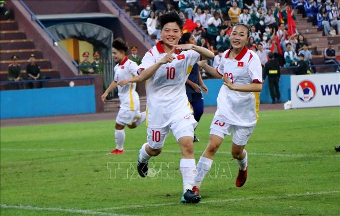 The first goal was scored by Pham Minh Chuyen, the start of a marvellous match for Vietnam U20 women team. VNA Photo: Trung Kiên