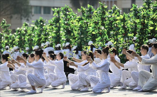 Hoạt cảnh giới thiệu Buôn Ma Thuột là điểm đến của cà phê thế giới. Ảnh: Nhật Anh - TTXVN