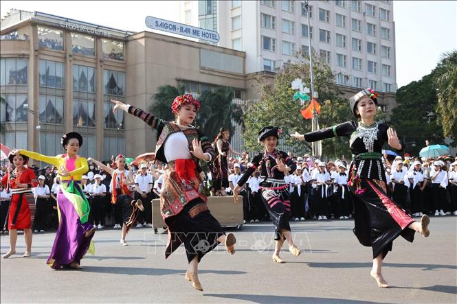 Tiết mục biểu diễn tại Lễ hội đường phố. Ảnh: Tuấn Anh - TTXVN