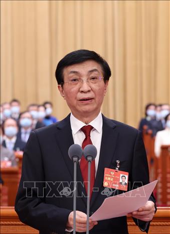 Ông Vương Hộ Ninh phát biểu tại phiên khai mạc Kỳ họp thứ nhất Đại hội Đại biểu Nhân dân Toàn Quốc Trung Quốc khóa XIV ở Bắc Kinh, ngày 4/3/2023. Ảnh: THX/TTXVN