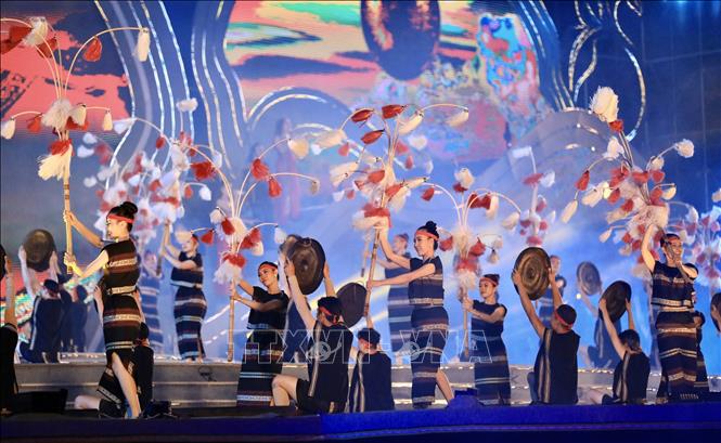 Các tiết mục nghệt thuật đặc sắc tại khai mạc lễ hội cà phê Buôn Ma Thuột lần thứ 8. Ảnh: Nhật Anh - TTXVN