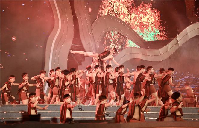 Các tiết mục nghệt thuật đặc sắc tại khai mạc lễ hội cà phê Buôn Ma Thuột lần thứ 8. Ảnh: Nhật Anh - TTXVN