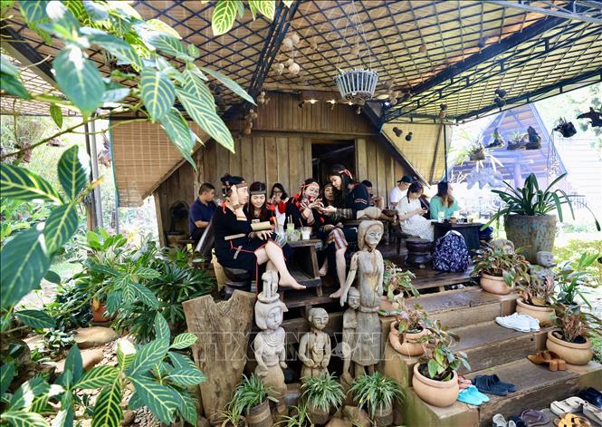 Tourists fall in love with the natural beauty of the village. VNA Photo: Nhật Anh