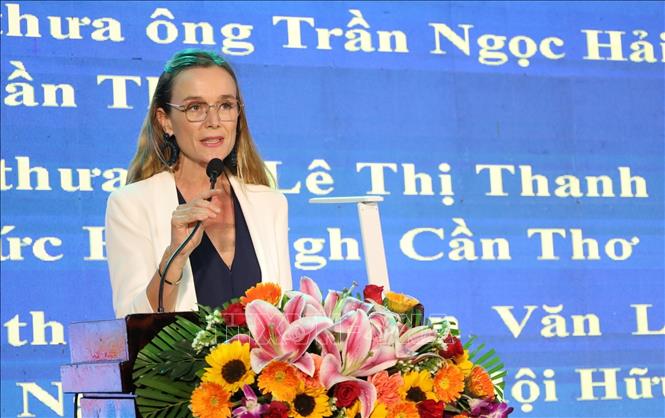 Bà Anne Laure Vincent  – Tùy viên Hợp tác tiếng Pháp, chuyên trách hoạt động quảng bá Pháp ngữ; Tổng lãnh sự quán Pháp tại Thành phố Hồ Chí Minh phát biểu tại Ngày hội. Ảnh: Ánh Tuyết - TTXVN
