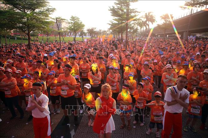 Màn đồng diễn điệu nhảy “Kiến tạo Hạnh phúc” được thực hiện tại Giải chạy Happy Run vì cộng đồng. Ảnh: Trần Lê Lâm – TTXVN 